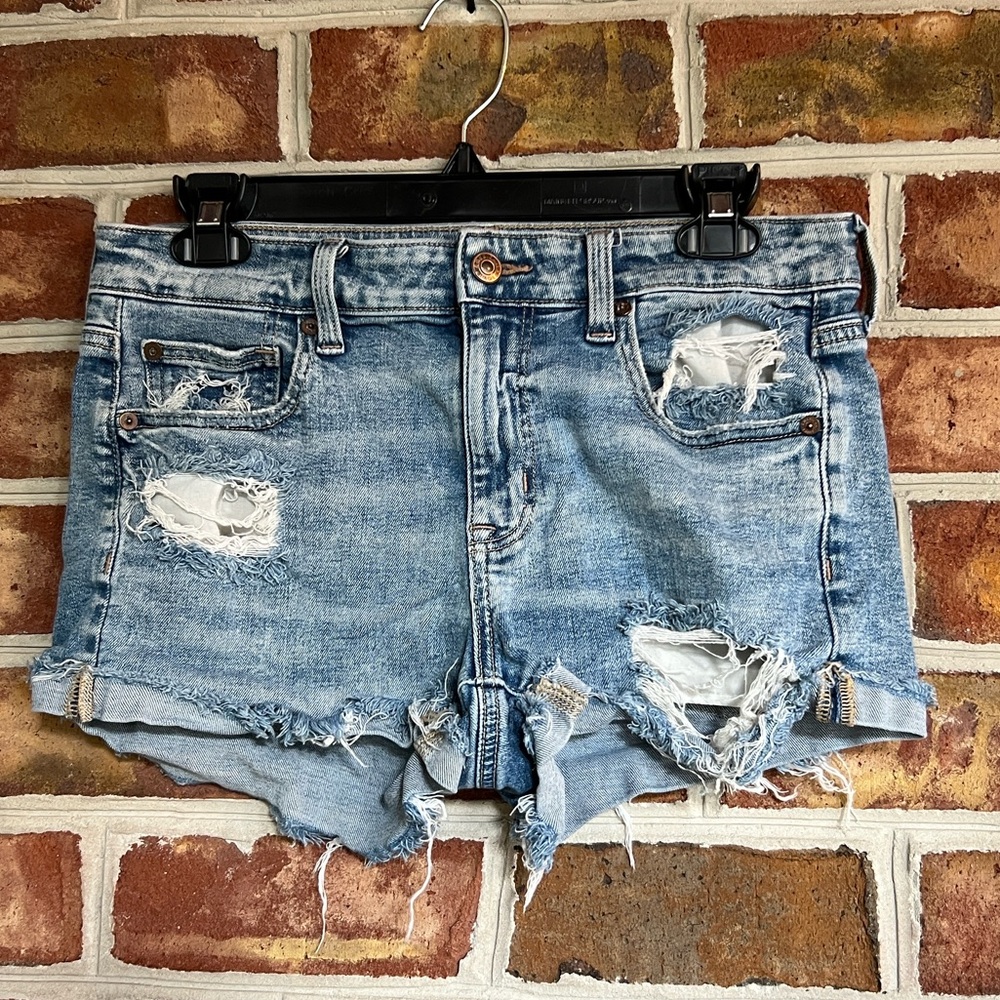 American Eagle Outfitters Ripped distressed Denim Jean Shorts. Size 6